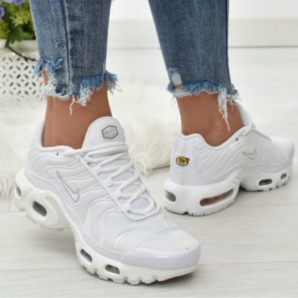 NIKE air max plus white athletic training lace up shoes sneakers sz 8.5 = 7Y new